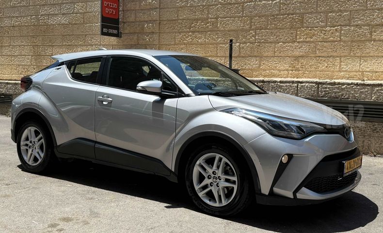 מודעת רכב טויוטה C-HR