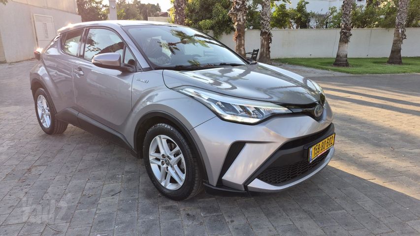 מודעת רכב טויוטה C-HR