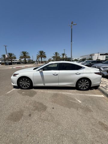 לקסוס ES