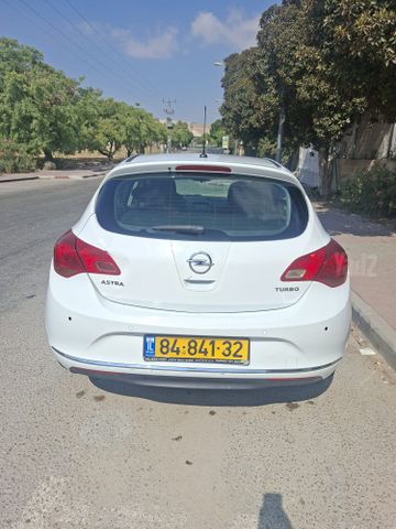 אופל אסטרה