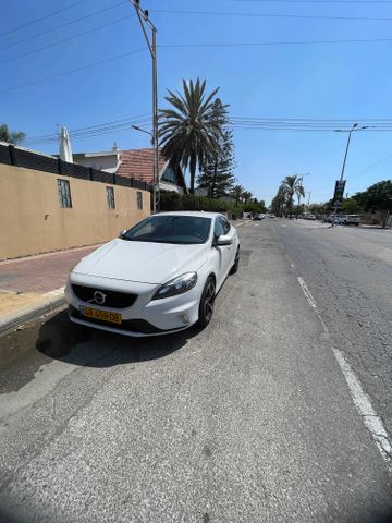 וולוו V40