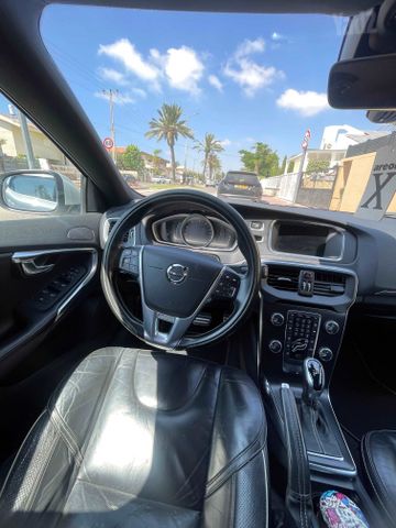 וולוו V40