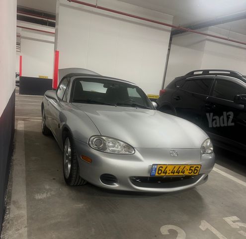 מודעת רכב מאזדה MX-5