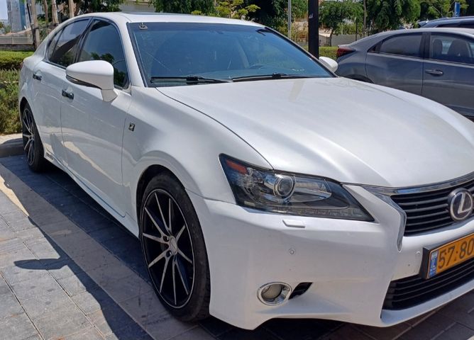 GS Premium 450h היברידי אוט׳ 3.5 (292 כ״ס)