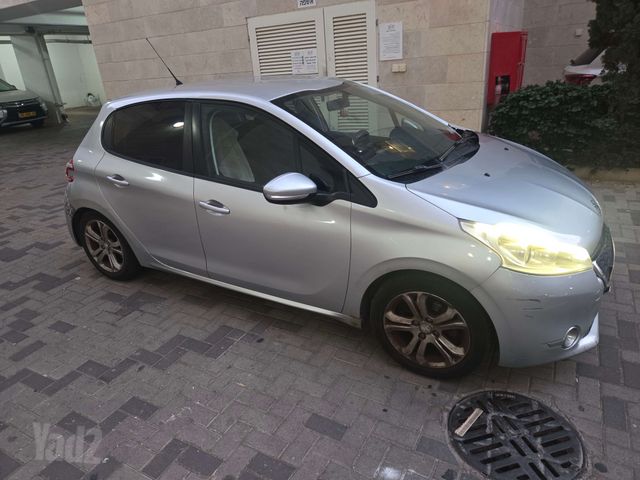 פיג'ו 208