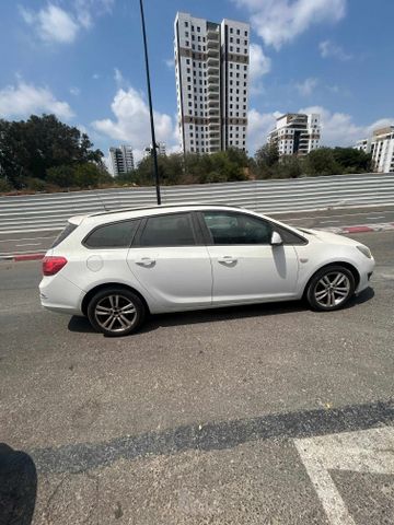 אופל אסטרה