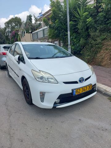 טויוטה פריוס