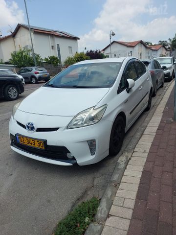 טויוטה פריוס