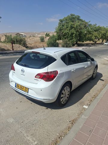 אופל אסטרה