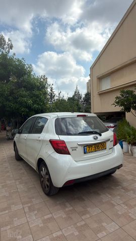 טויוטה יאריס