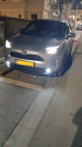 טויוטה יאריס קרוס