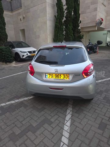 פיג'ו 208