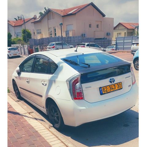 מודעת רכב טויוטה פריוס