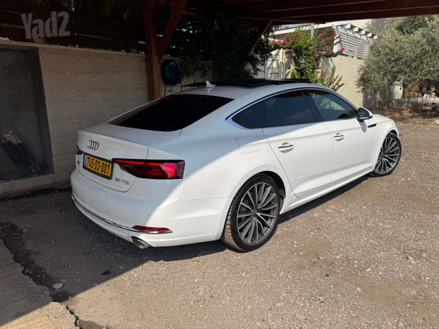 אאודי A5