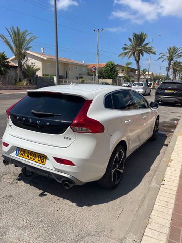 וולוו V40