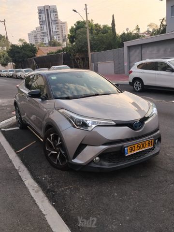 C-HR Chic היברידי אוט׳ 1.8 (98 כ״ס)
