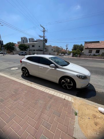 וולוו V40