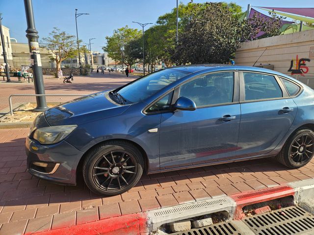 אופל אסטרה