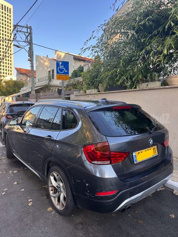ב מ וו X1