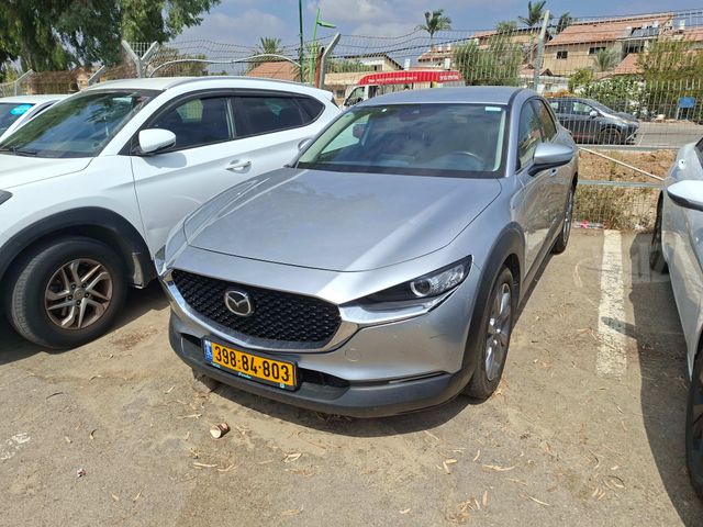 מודעת רכב מאזדה CX-30
