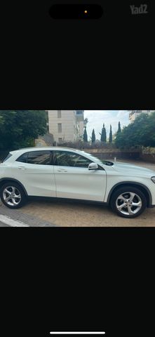 מרצדס-בנץ GLA