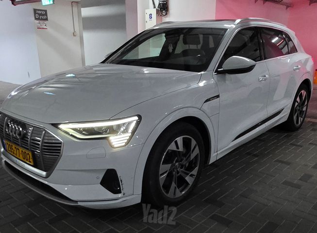 מודעת רכב אאודי E-tron