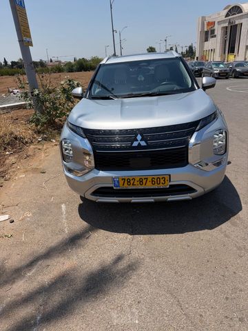 מיצובישי אאוטלנדר
