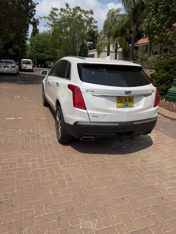קאדילק XT5