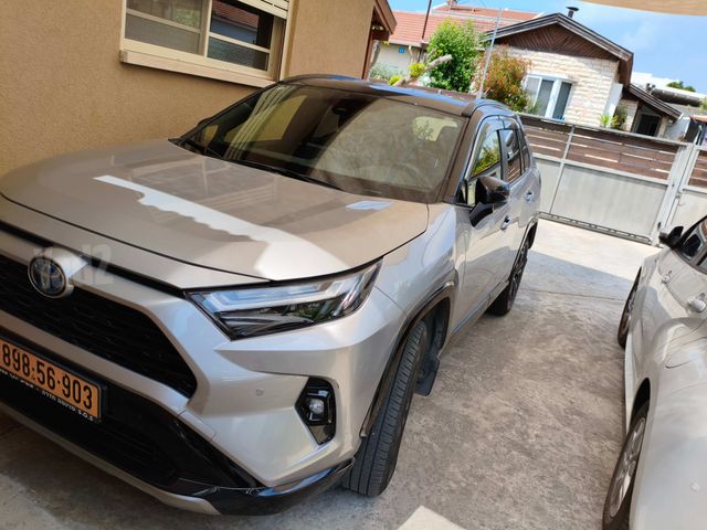 טויוטה RAV4