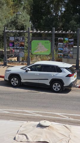 מודעת רכב טויוטה RAV4