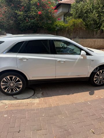 קאדילק XT5