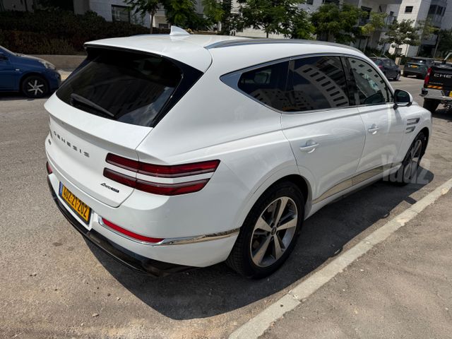 מודעת רכב ג'נסיס GV80