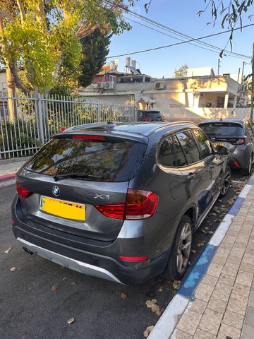 ב מ וו X1