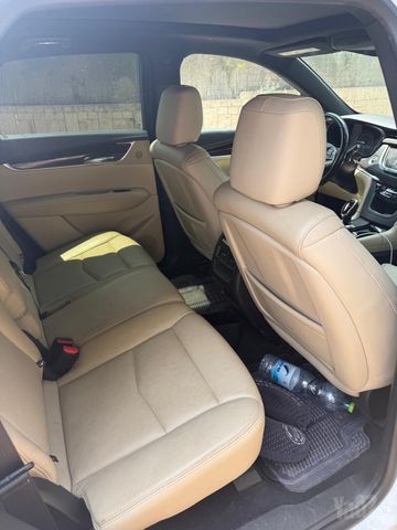 קאדילק XT5