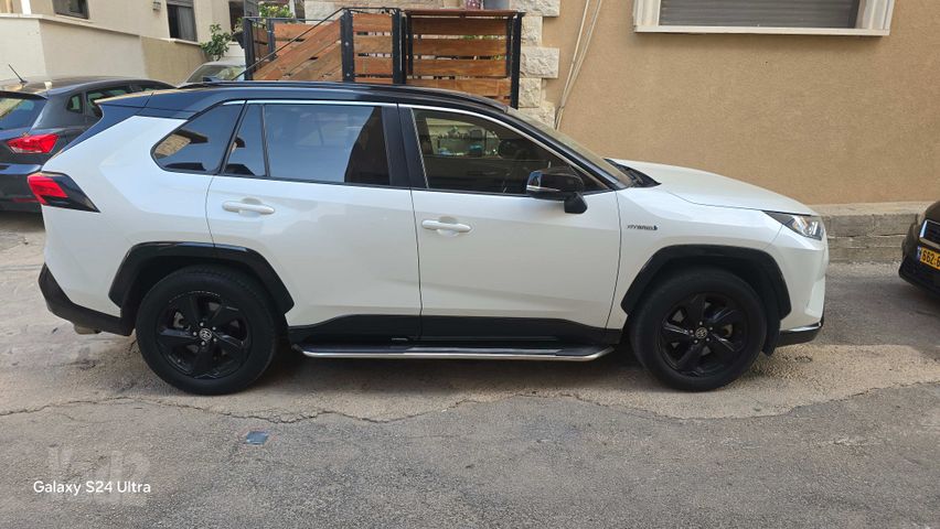טויוטה RAV4