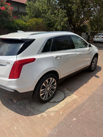 קאדילק XT5