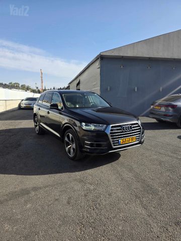 מודעת רכב אאודי Q7