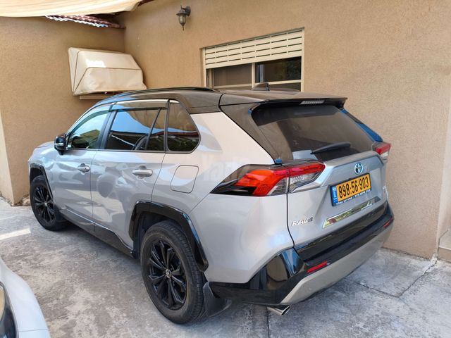 טויוטה RAV4