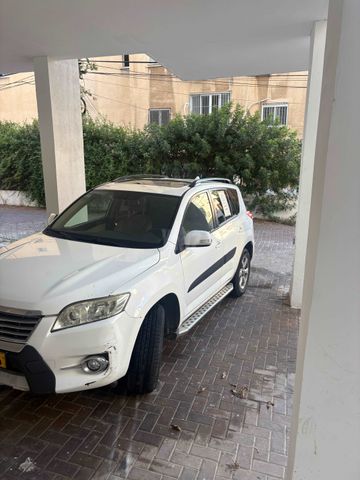 טויוטה RAV4