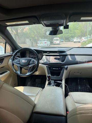קאדילק XT5