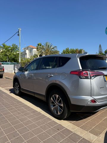 טויוטה RAV4