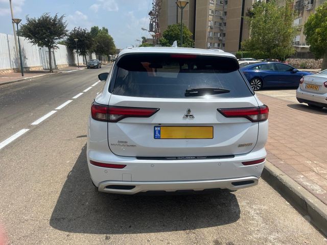 מיצובישי אאוטלנדר