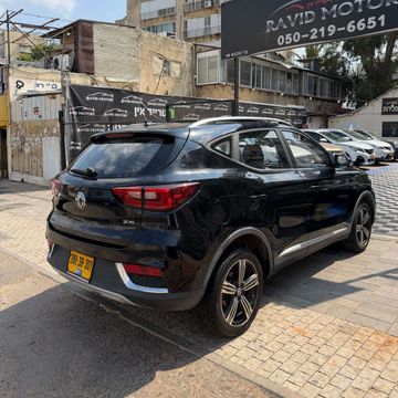 אם ג'י ZS