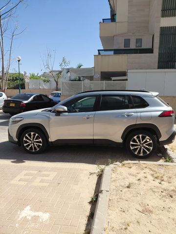 מודעת רכב טויוטה קורולה קרוס