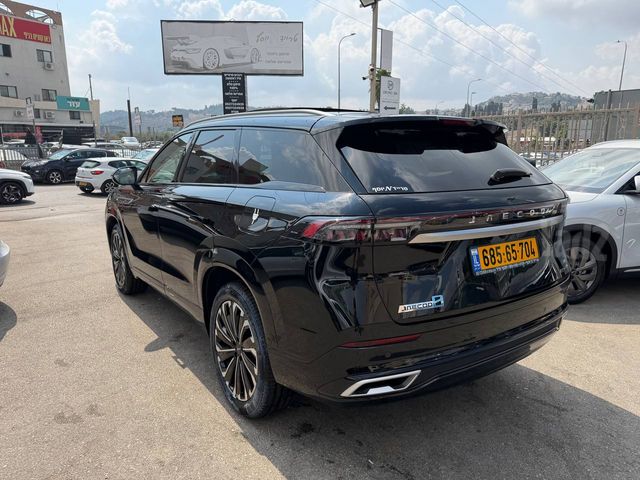 ג'אקו J8