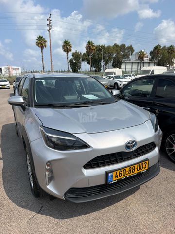טויוטה יאריס קרוס
