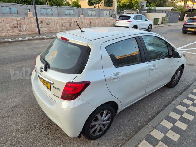 טויוטה יאריס