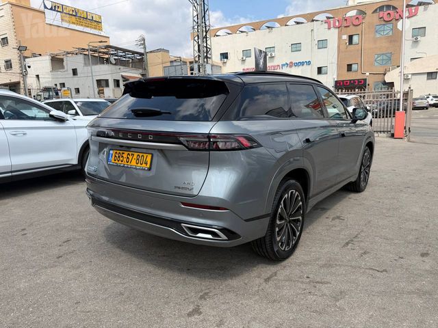 ג'אקו J8