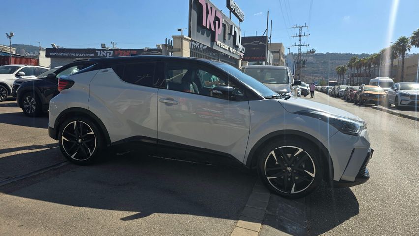 מודעת רכב טויוטה C-HR