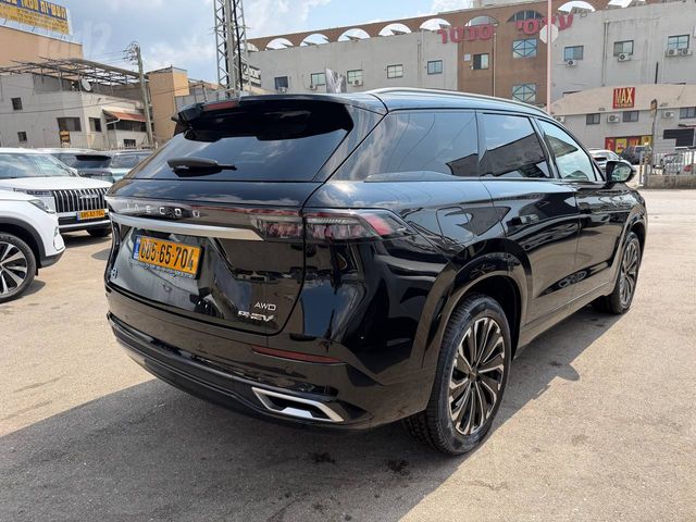 ג'אקו J8